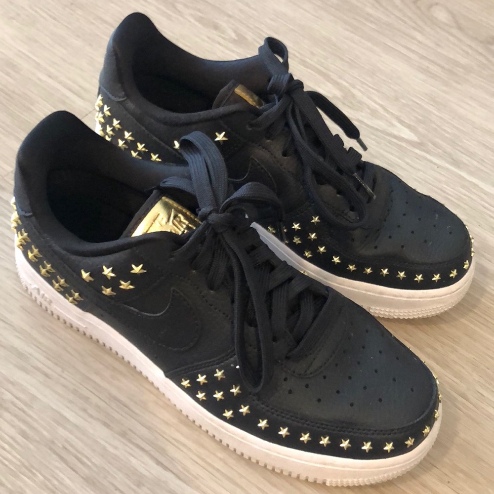 Black star studded Air Force 1s